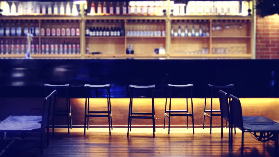 Đàn ông - Dại gì không ngồi ở quầy bar 