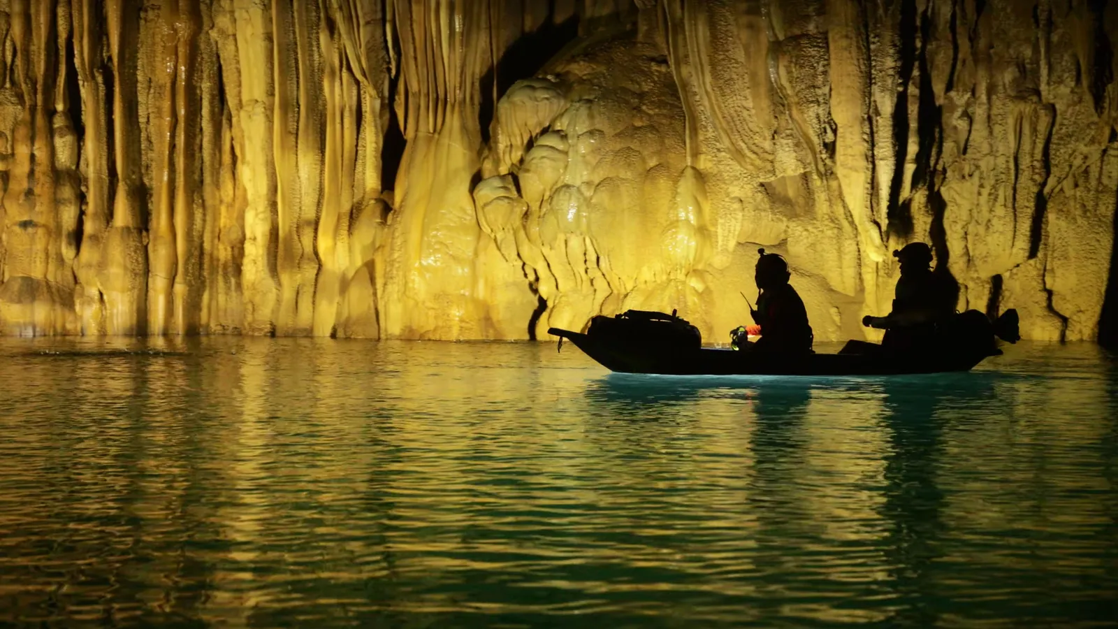 Discover one of the largest caves in the World - Son Doong