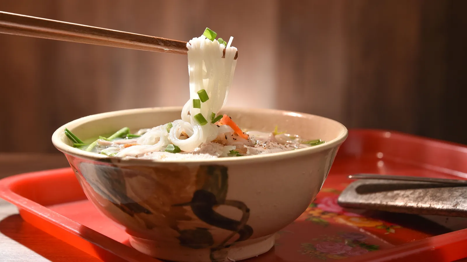 Hủ tiếu: Từ khá giả đến bình dân