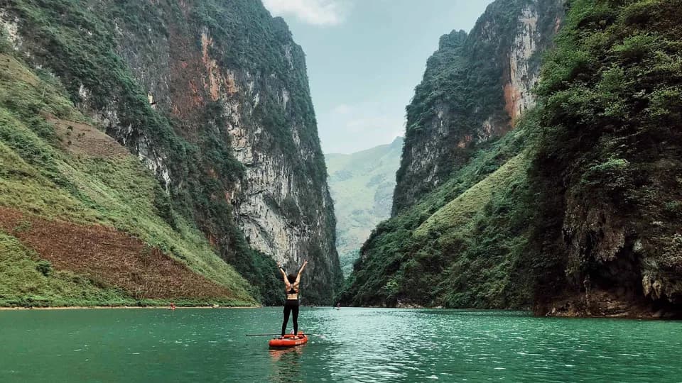 SUP - thú vui của những kẻ mê sông nước
