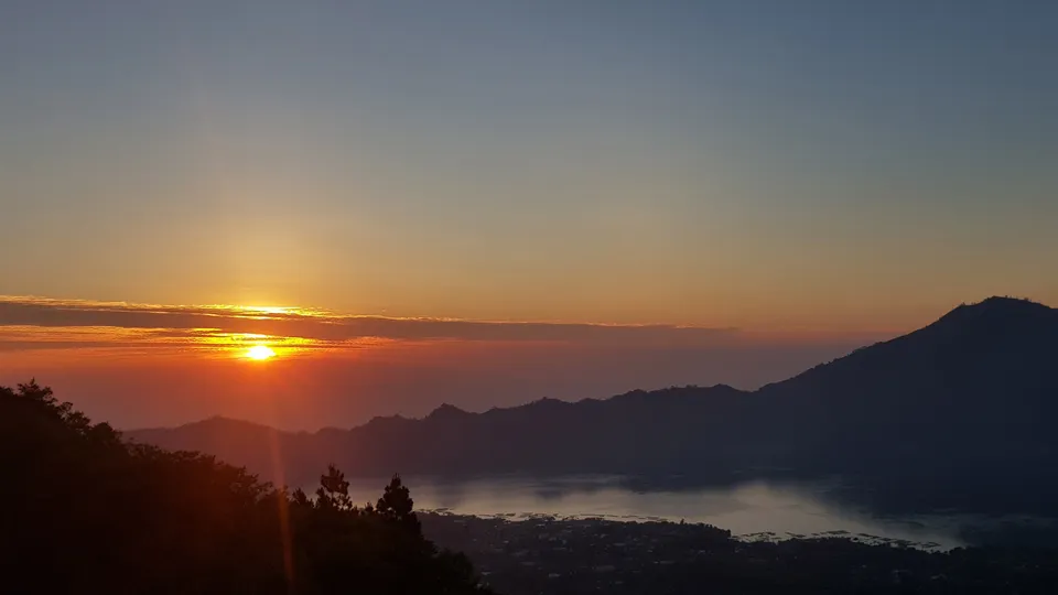 Đón nắng sớm trên đỉnh núi lửa Batur (phần 2)