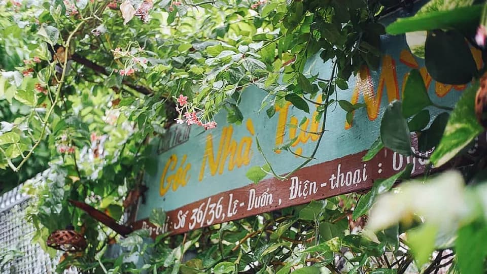 Nhâm nhi tách trà nóng ở "Góc nhà tụi mình" giữa cái se lạnh của mùa thu Đà thành