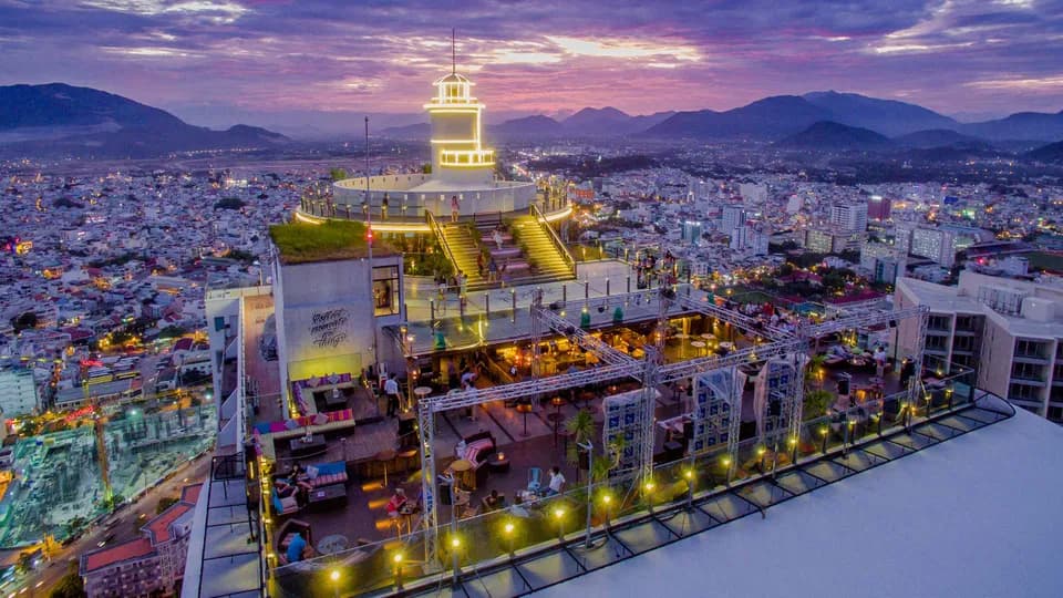 Skylight Nha Trang – Nơi bạn có thể "chạm đến" bầu trời