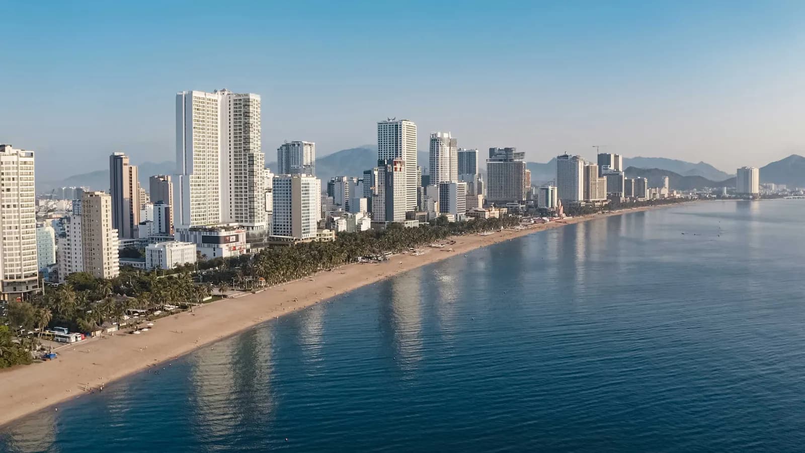 Khám phá vẻ đẹp của "hòn ngọc biển Đông" - Thành phố biển Nha Trang 