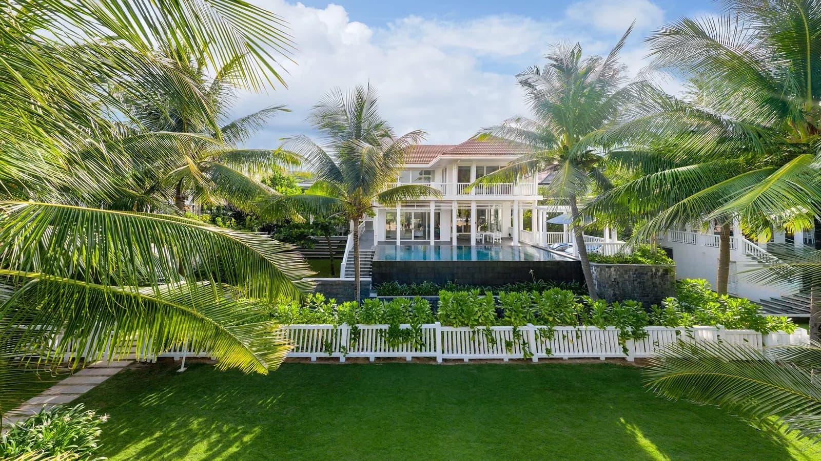 “Ưu đãi trong mơ - đặt ngay kẻo lỡ” tại Premier Village Danang Resort