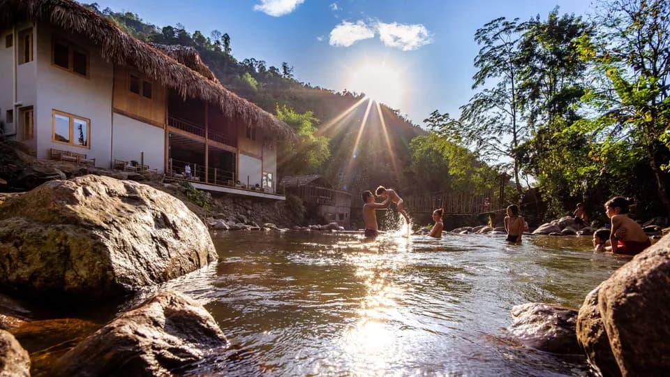 Hòa mình vào “cuộc sống vùng sơn cước” tại Topas Riverside Lodge