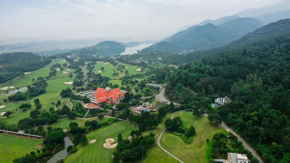 Staycation là gì? Bạn đã có kế hoạch cho một staycation trong năm nay cho kịp trend?