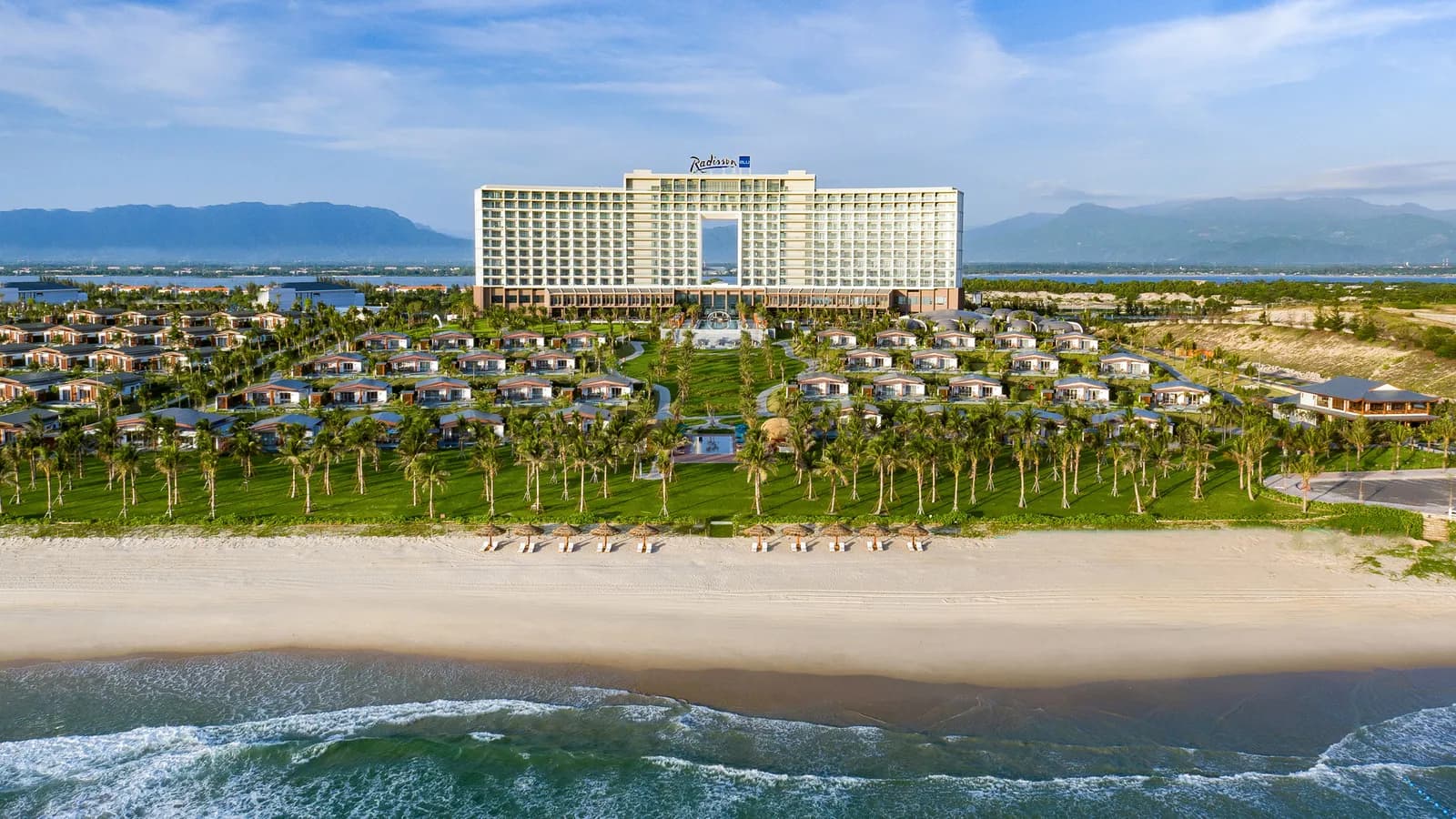 Radisson Blu Resort Cam Ranh – "Làng chài" hiện đại