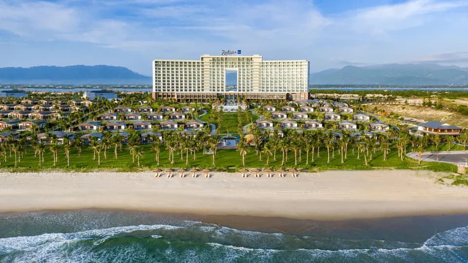 Radisson Blu Resort Cam Ranh – "Làng chài" hiện đại