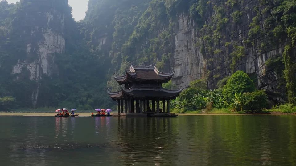 Ngoảnh lại Hoa Lư