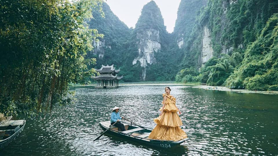 Lê Thanh Hòa đưa Đỗ Mỹ Linh đi khám phá vẻ đẹp Ninh Bình 
