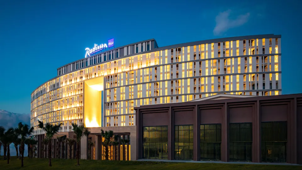 World Luxury Award gọi tên Radisson Blu Cam Ranh cho hai hạng mục giải thưởng danh giá
