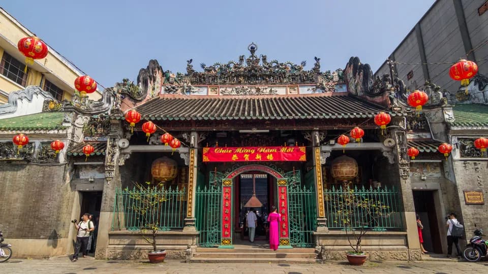 Tín ngưỡng người Hoa trong những ''ngôi chùa'' trăm năm khói hương vùng Chợ Lớn