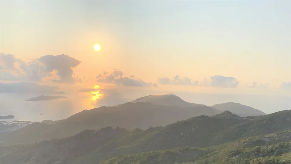 Năm Tân Sửu leo ''trâu vàng'' Hoàng Ngưu Sơn ngắm vịnh Nha Trang xinh đẹp