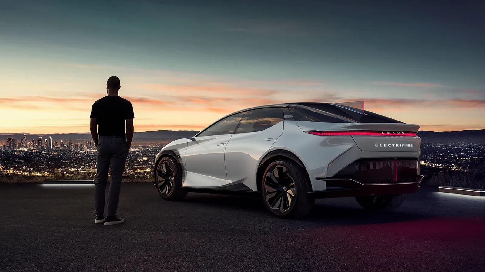 Lexus đẩy nhanh hiện thực hóa tương lai điện khí hóa với lễ ra mắt mẫu xe ý tưởng LF-Z Electrified