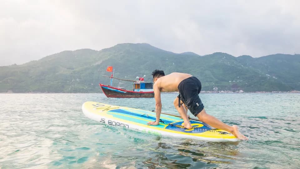Một ngày chèo SUP lướt sóng cực chill ngắm biển Nha Trang