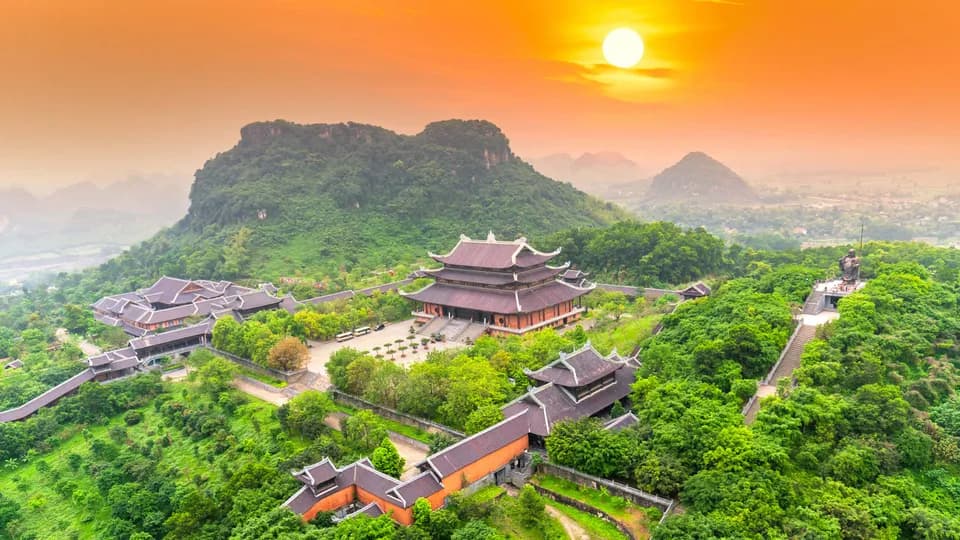  Ghé thăm Bái Đính - Cõi Phật trên miền đất cổ