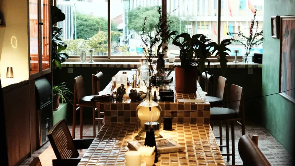 Trải nghiệm thưởng thức cocktail đầy ấm cúng tại Em.me 