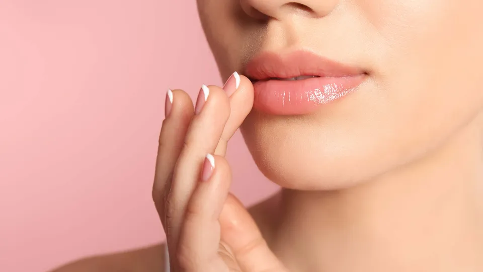 7 tuyệt chiêu cho đôi môi hồng xinh trong mùa hanh khô