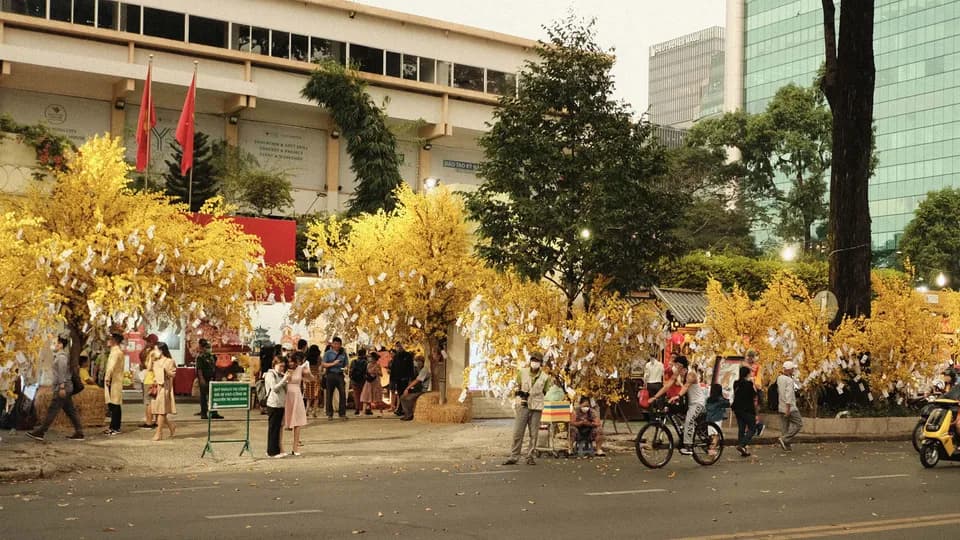 Không khí Sài Gòn những ngày xuân chạm ngõ 