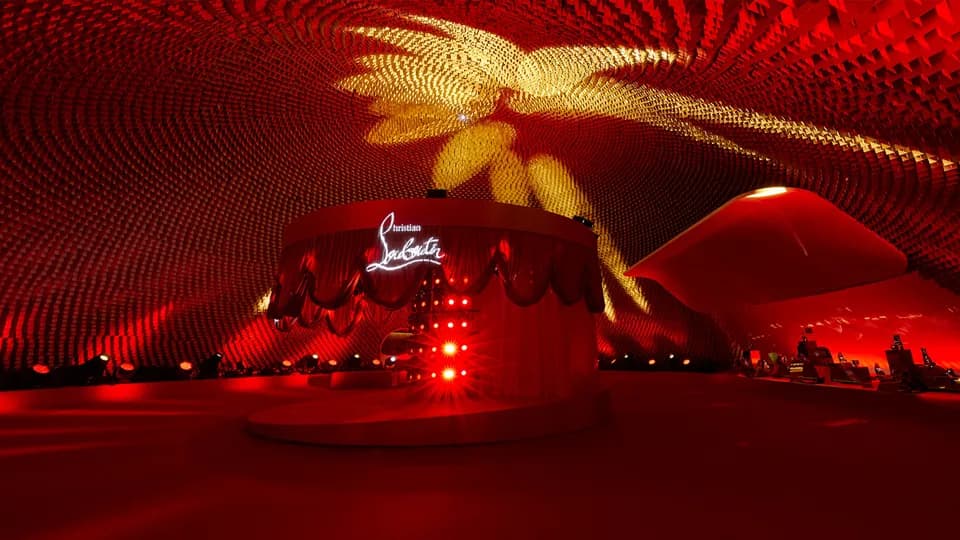 Christian Louboutin ra mắt bộ sưu tập Thu - Đông 2022 tại buổi biểu diễn Loubi Show