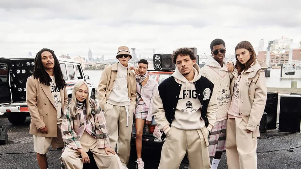 Tommy Hilfiger tôn vinh phong cách biểu tượng qua chiến dịch Mùa Xuân 2022 "Make your move"