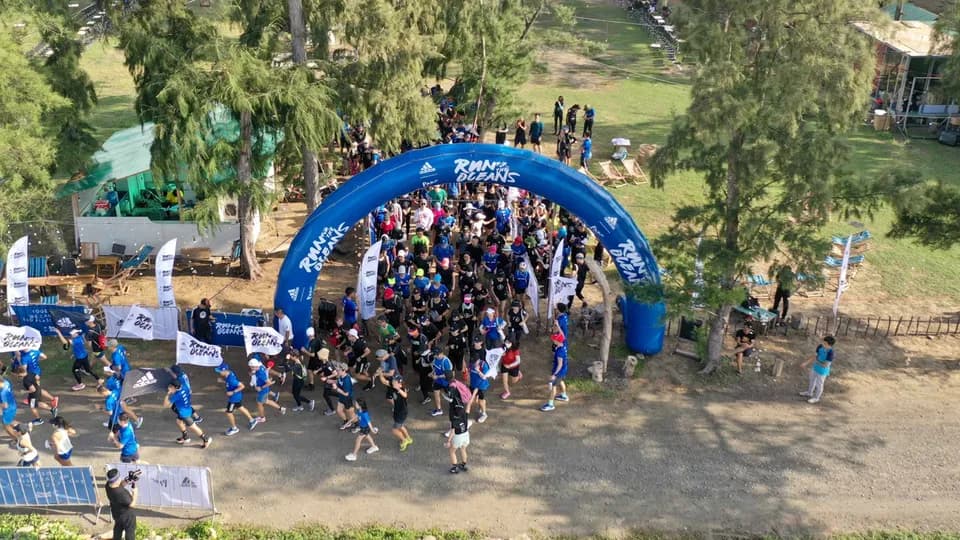 Gần 300 runner thu gom rác và khởi động adidas Run for the Oceans 2022 tại Cần Giờ