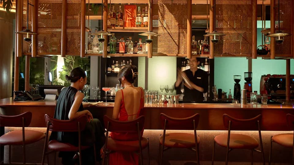 BAR SON chính thức khai trương với không gian nhiệt đới độc đáo 