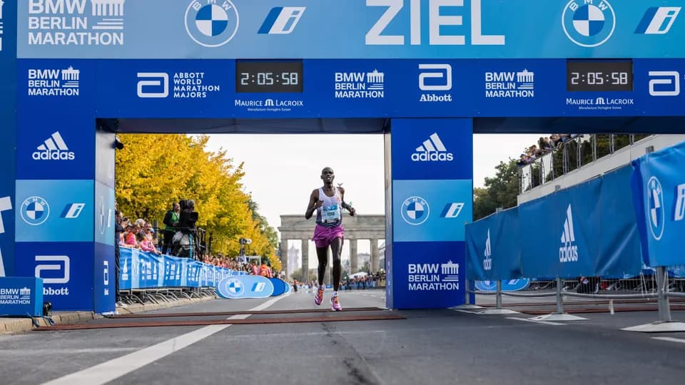 adidas Adizero: Dòng giày chạy bộ “xô đổ” các kỷ lục năm 2022