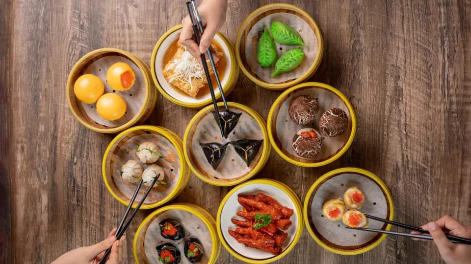 Thưởng thức Dimsum chuẩn vị Kabin giữa mây trời tại Vinpearl Landmark 81, Autograph Collection
