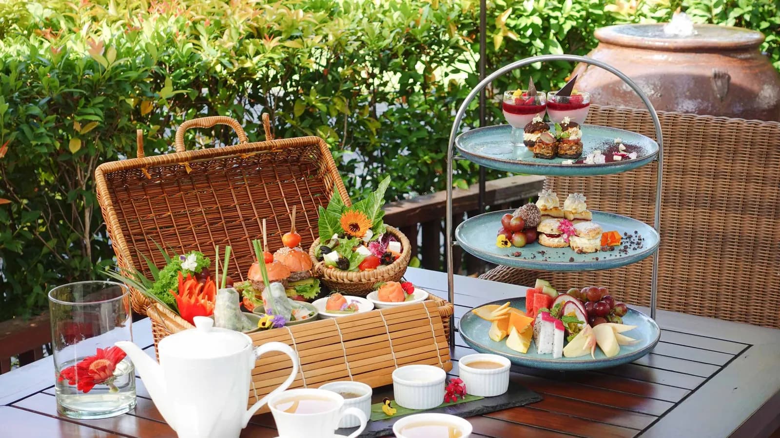 Thưởng thức trà chiều kiểu Anh tại các khách sạn Việt