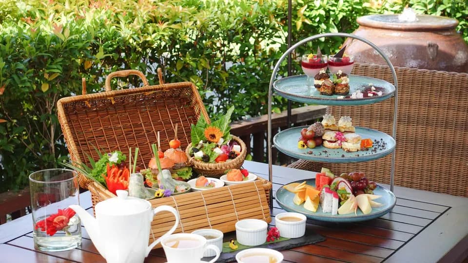 Thưởng thức trà chiều kiểu Anh tại các khách sạn Việt