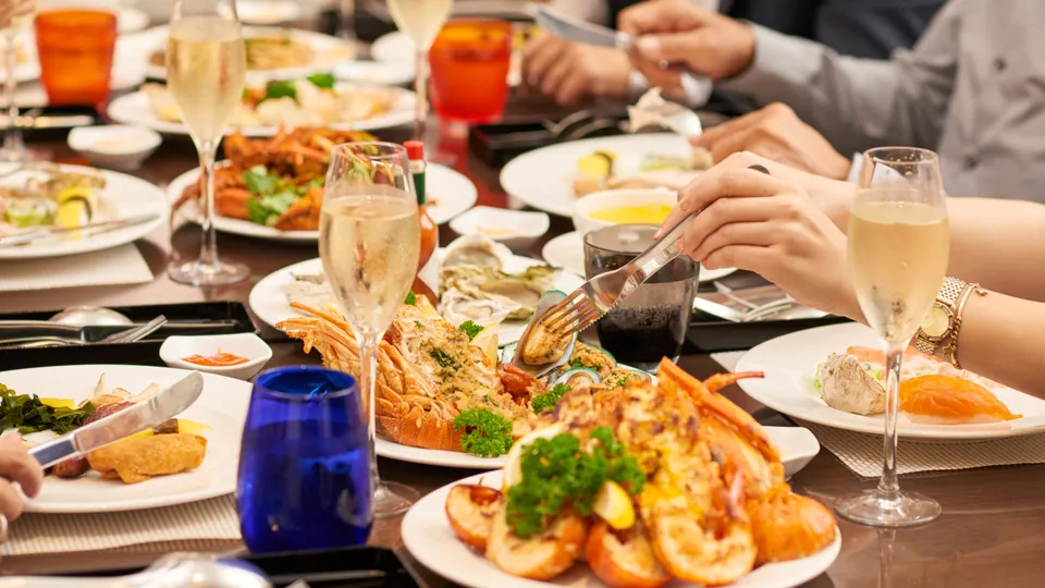Đại tiệc hải sản mừng lễ 30/4 bên bờ biển Đà Nẵng