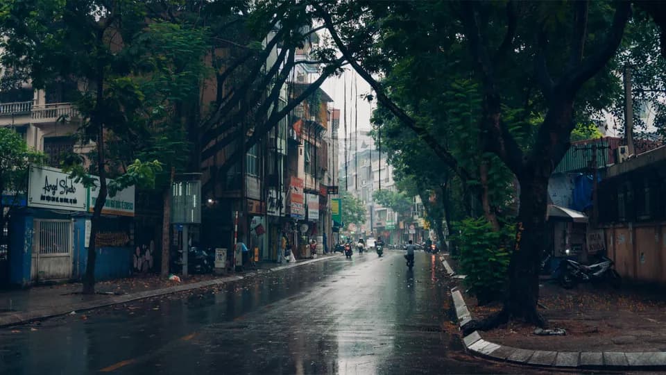 Cơn mưa hè vẽ lại ký ức ngày thơ bé 