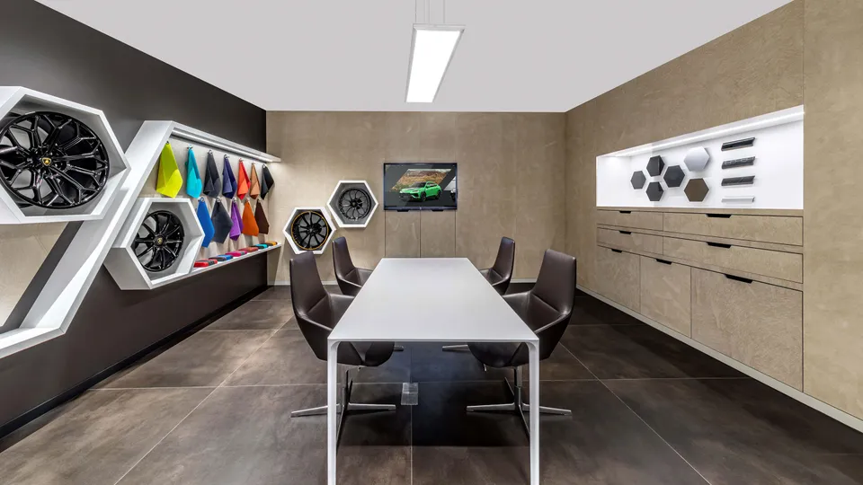 Lamborghini HCMC ra mắt showroom mới tại Hilton Saigon Hotel