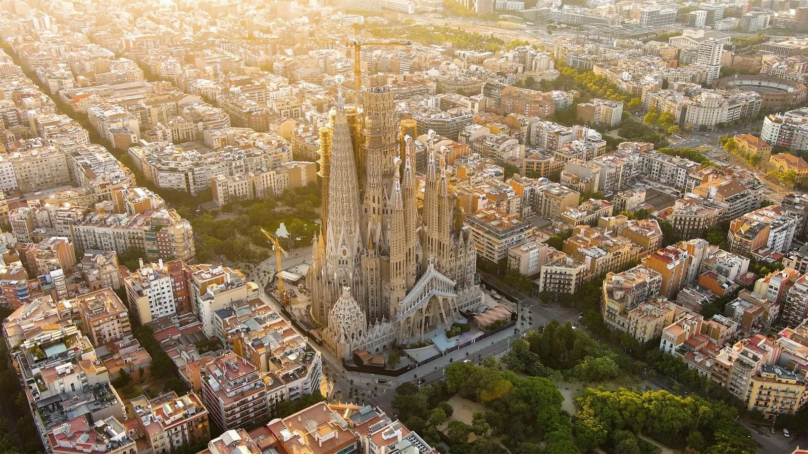 Sagrada Familia – Huyền thoại kiến trúc của Barcelona
