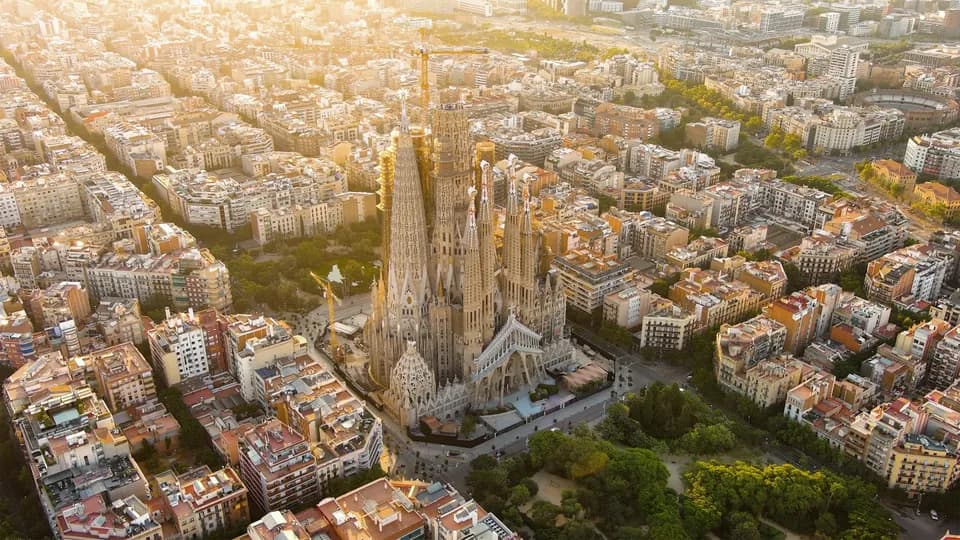 Sagrada Familia – Huyền thoại kiến trúc của Barcelona