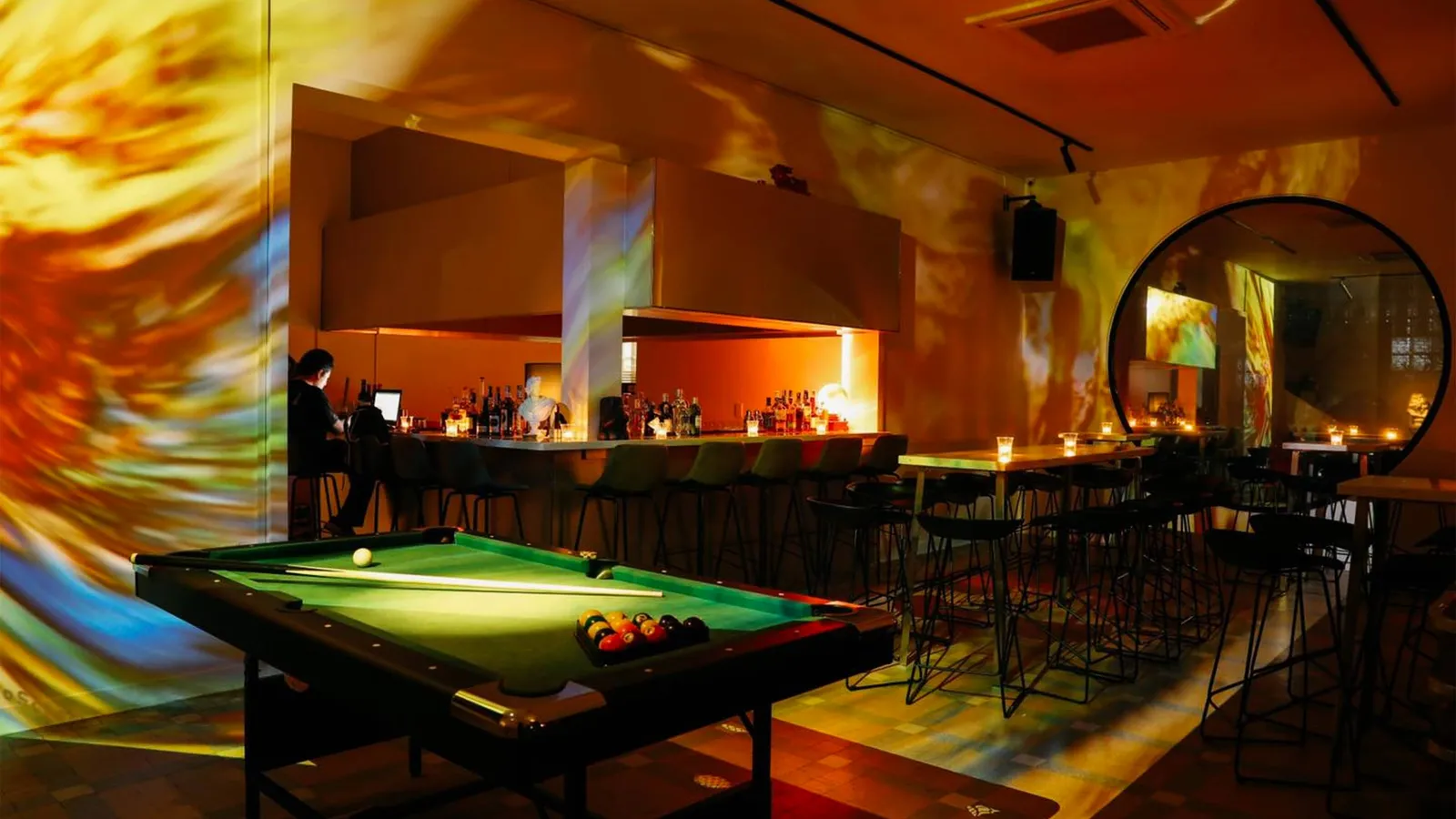 6 hidden bar để “trốn” xô bồ dịp cuối năm