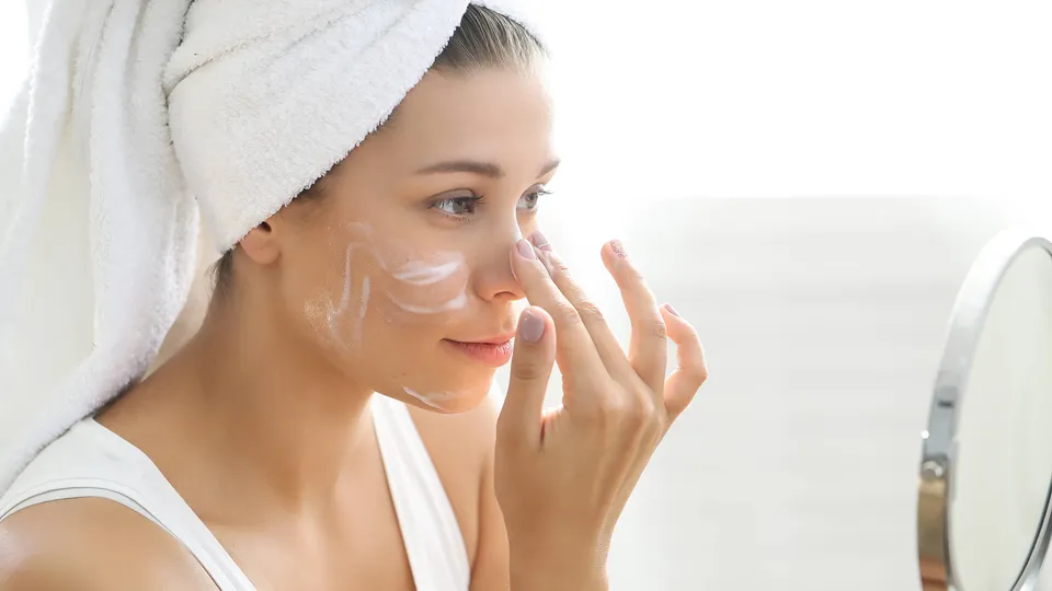 Dấu hiệu bạn đang dưỡng ẩm da mặt quá mức