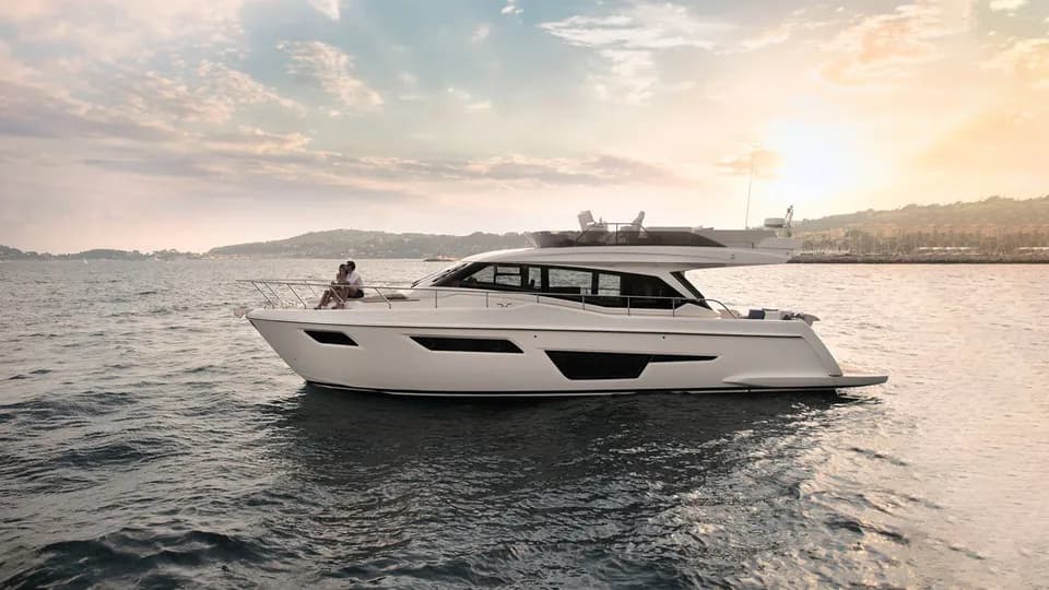 LuxYacht bàn giao mẫu du thuyền Ferretti Yachts 500 đầu tiên tại Việt Nam