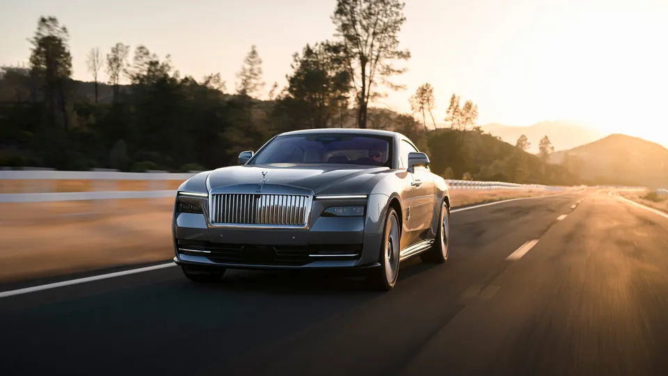 Rolls-Royce Spectre ra mắt giới mộ điệu Việt Nam