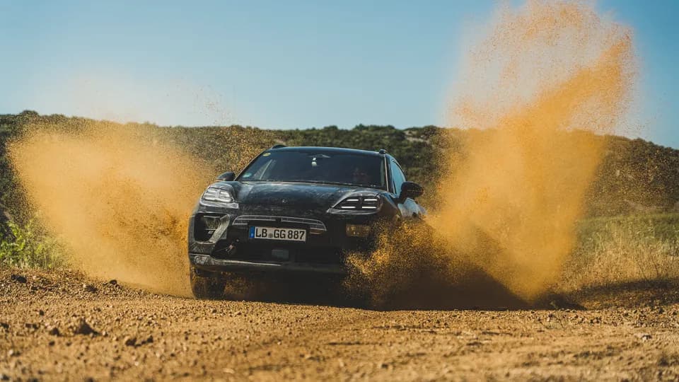 Porsche Macan EV "thử lửa" ấn tượng