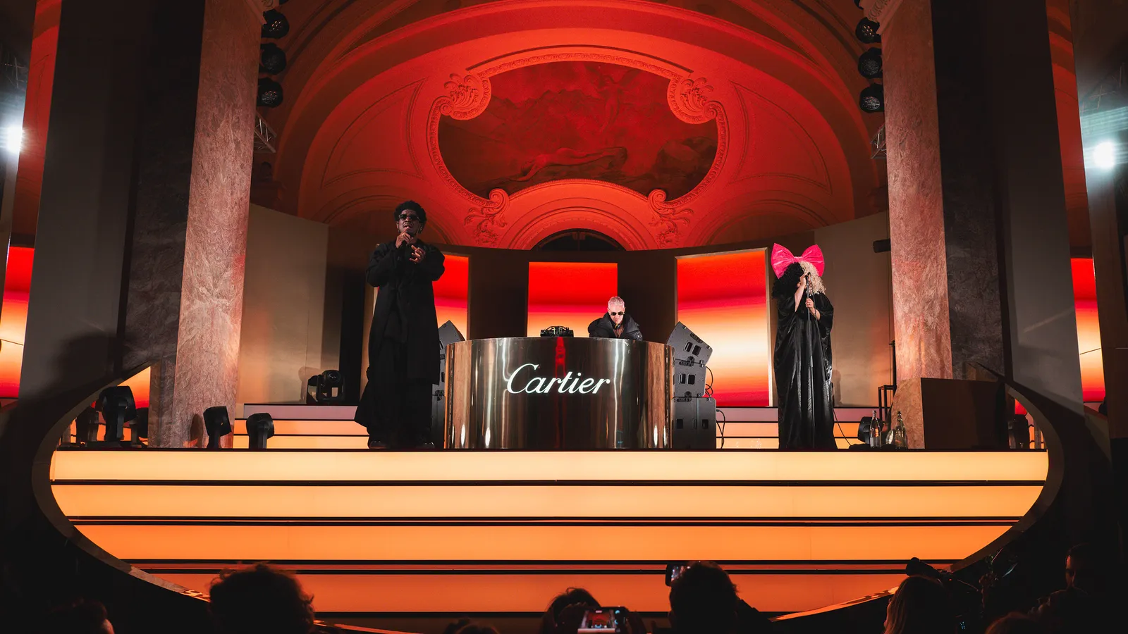 Cartier kỷ niệm 100 năm của dòng trang sức Trinity biểu tượng