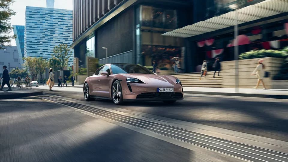 Porsche ghi nhận mức tăng trưởng mạnh mẽ trong năm 2023