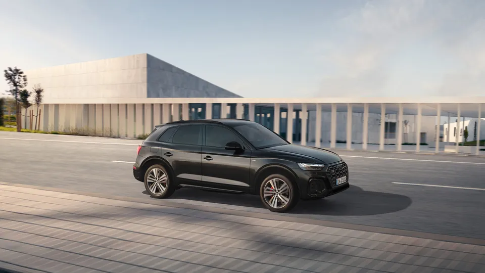 Audi Q5 Black Edition mới: Vẻ đẹp của sắc đen huyền bí