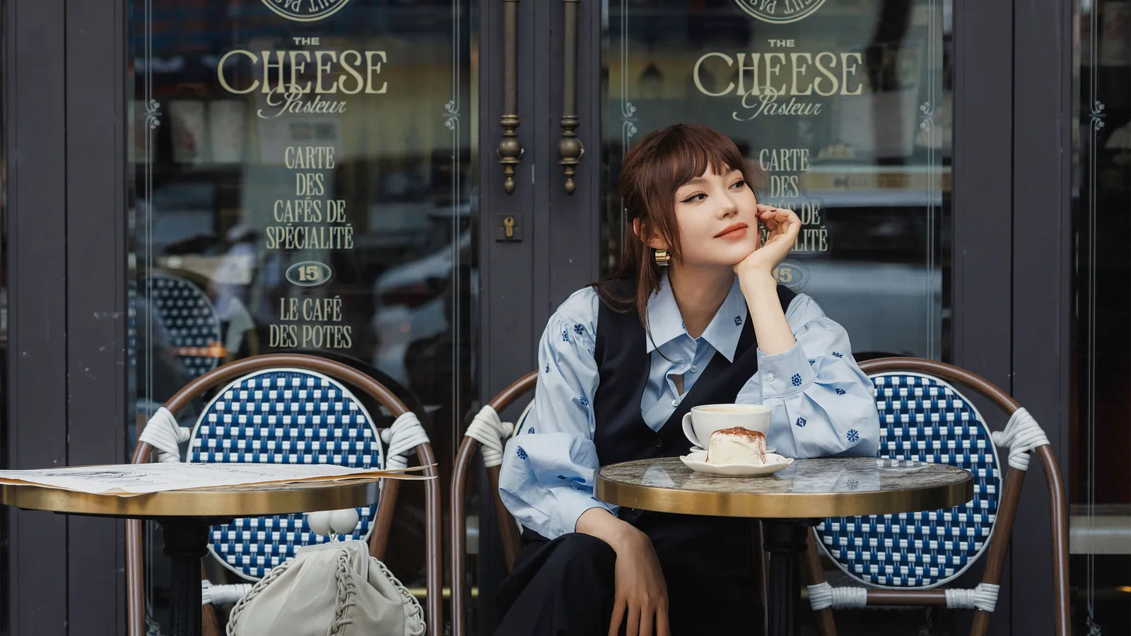 Minh Hằng năng động đón hè trong thiết kế của Weekend Max Mara