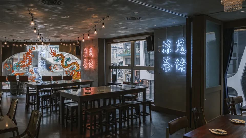 Hồng Kông - Đâu chỉ chung cư cũ kỹ, điểm sấm và trà chiều