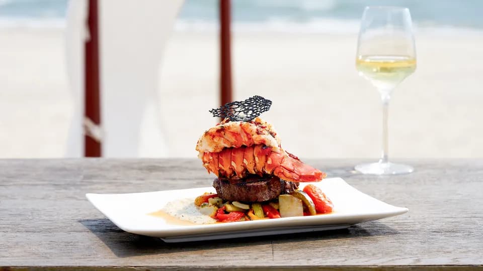 Azure Beach Lounge - Dấu ấn ẩm thực khó phai