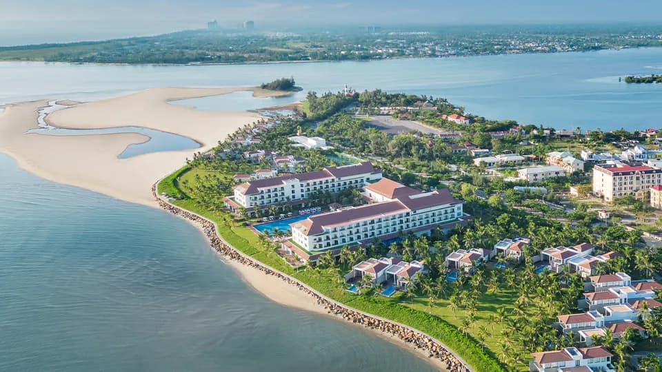 Khám phá mùa hè đậm bản sắc Hội An cùng Renaissance