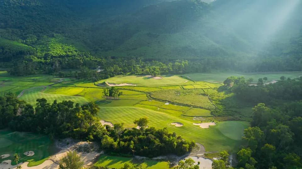 Miền Trung & cuộc đua của những sân golf đẳng cấp